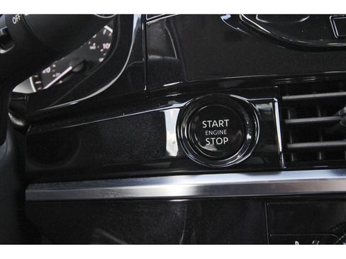 Used 2025 Nissan Pathfinder SL FWD image 32