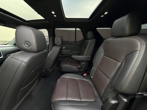 Used 2023 Chevrolet Traverse High Country AWD/4WD image 40