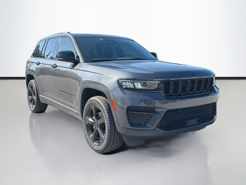 Used 2022 Jeep Grand Cherokee Altitude image 7