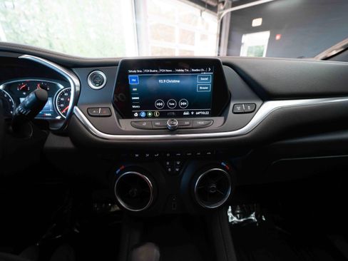 Used 2020 Chevrolet Blazer LT image 17