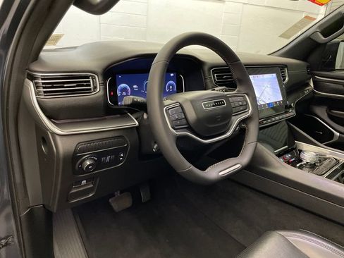 Certified 2022 Jeep Wagoneer Series I w/ Premium Group I AWD/4WD image 19