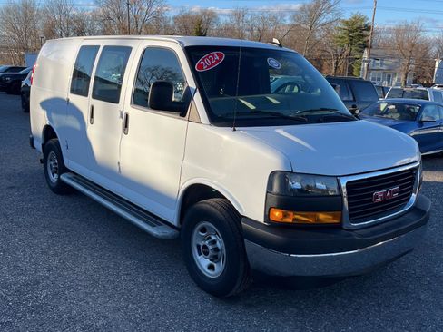 Used 2024 GMC Savana 2500 w/ Driver Convenience Package image 4