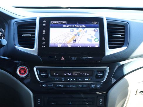 Used 2017 Honda Pilot Touring image 16