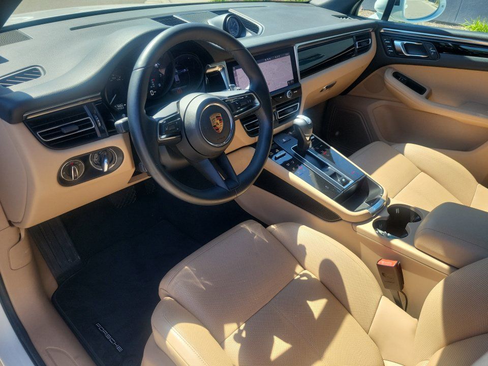Used 2023 Porsche Macan AWD/4WD image 30