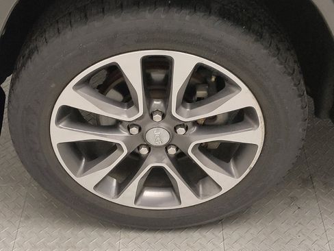 Used 2018 Jeep Grand Cherokee Overland RWD image 31