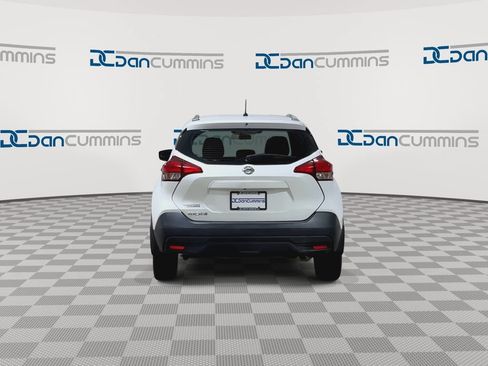 Used 2018 Nissan Kicks S FWD image 7