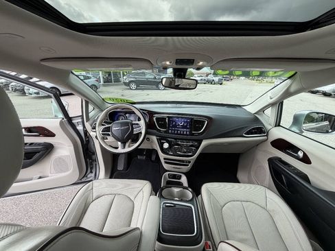 Used 2020 Chrysler Pacifica Limited FWD image 12