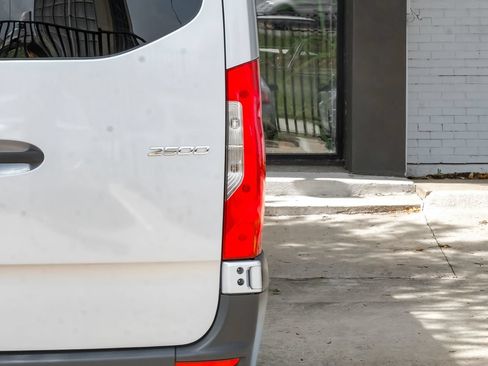 Used 2025 Mercedes-Benz Sprinter 2500 image 32