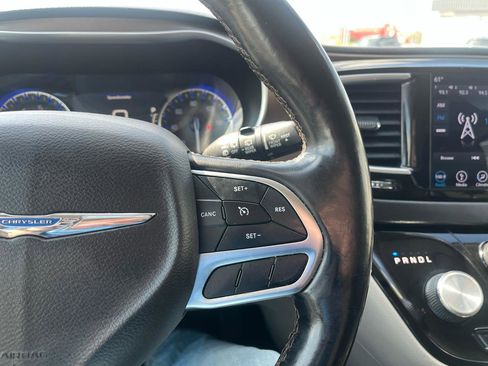 Used 2018 Chrysler Pacifica Touring-L Plus FWD image 13