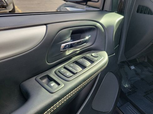 Used 2015 Dodge Grand Caravan SXT w/ Blacktop Package image 18