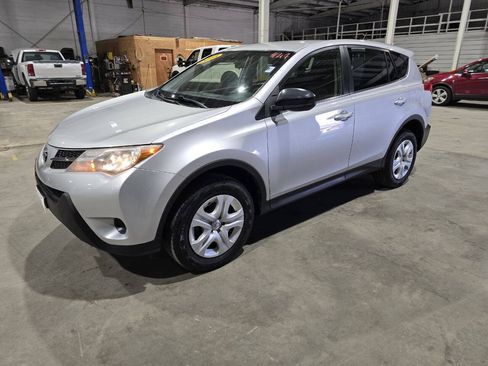 Used 2015 Toyota RAV4 LE AWD/4WD image 1