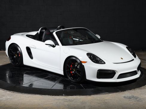 Used 2016 Porsche Boxster Spyder RWD image 3