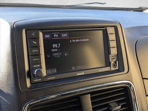 Used 2019 Dodge Grand Caravan SXT image 13