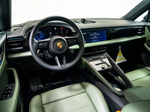 New 2026 Porsche Macan 4 Electric image 4