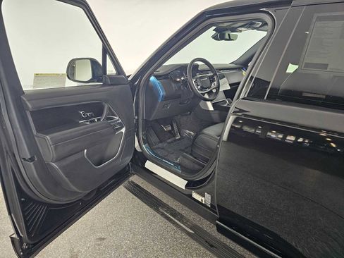New 2025 Land Rover Range Rover SE image 19