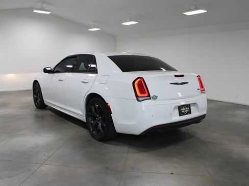 Used 2023 Chrysler 300 Touring L RWD image 7