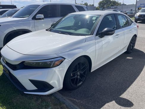 Used 2024 Honda Civic Sport image 3
