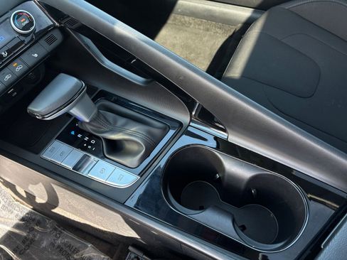 Used 2025 Hyundai Elantra SEL image 47