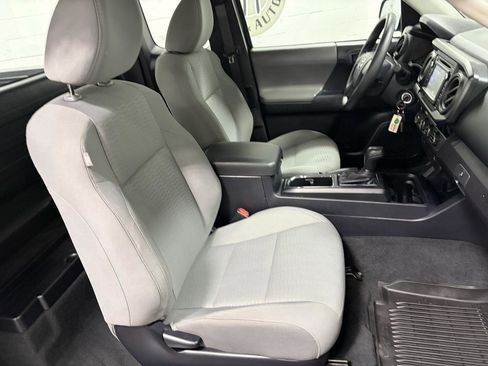 Used 2017 Toyota Tacoma SR image 13