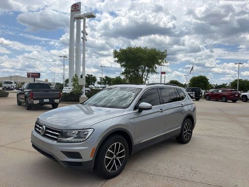 Used 2021 Volkswagen Tiguan SE FWD image 1