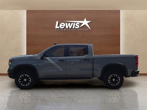 Used 2025 Chevrolet Silverado 1500 ZR2 w/ Technology Package image 3