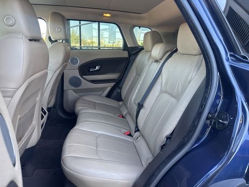 Used 2017 Land Rover Range Rover Evoque SE Premium image 12