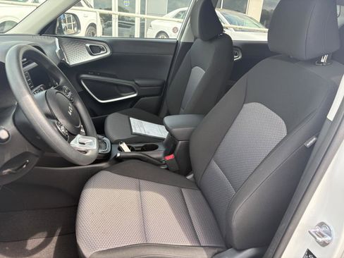 Used 2025 Kia Soul LX FWD image 16
