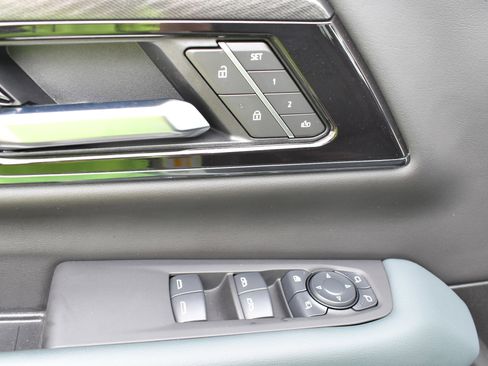 Used 2025 GMC Yukon AT4 image 14