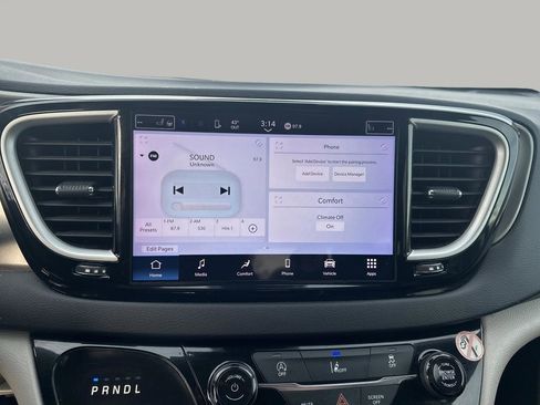 Used 2022 Chrysler Pacifica Touring-L image 17