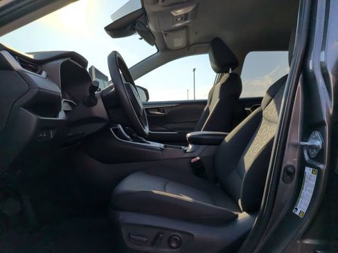 Used 2025 Toyota RAV4 XLE FWD image 11