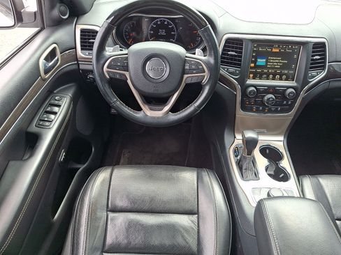 Used 2017 Jeep Grand Cherokee Overland AWD/4WD image 11