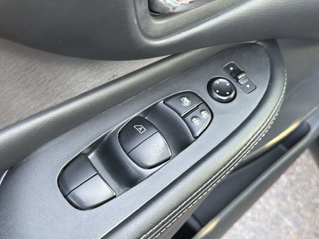 Used 2023 Nissan Murano SV FWD image 22