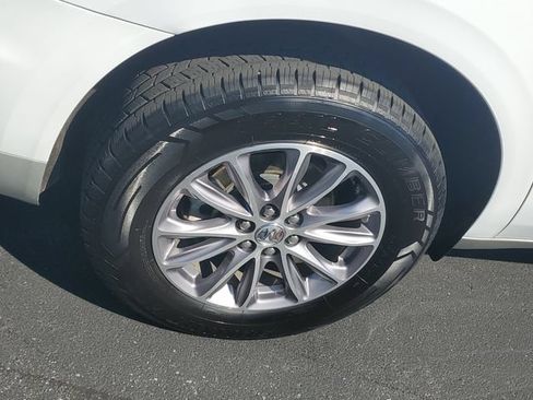 Certified 2024 Buick Enclave Essence FWD image 5