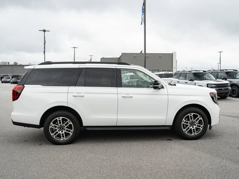 Used 2025 Ford Expedition Active AWD/4WD image 11