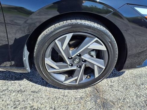 Used 2025 Hyundai Elantra SEL FWD image 42