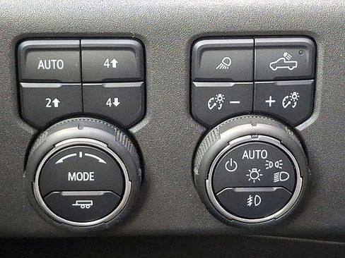 Used 2024 Chevrolet Silverado 1500 ZR2 image 24