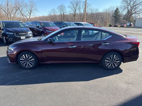 Used 2024 Nissan Altima 2.5 SV image 22