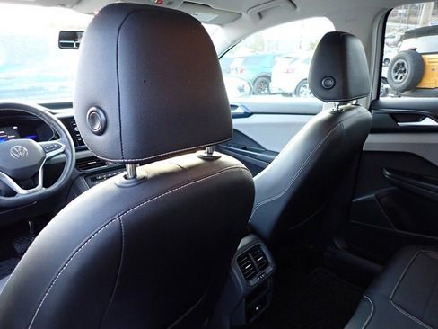 Used 2022 Volkswagen Taos SE image 16