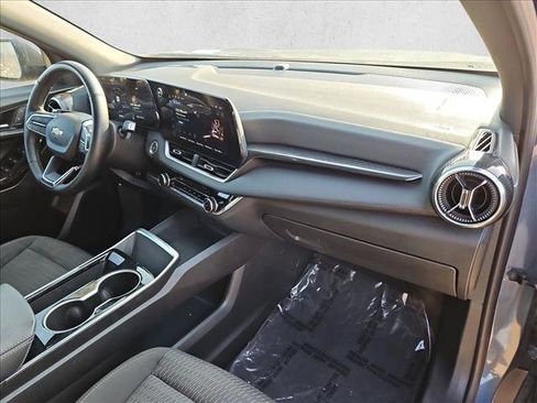 Used 2025 Chevrolet Equinox LT FWD image 22