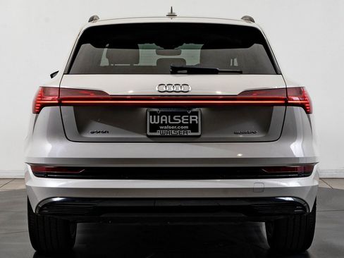 Used 2021 Audi e-tron Prestige w/ Prestige Package image 7