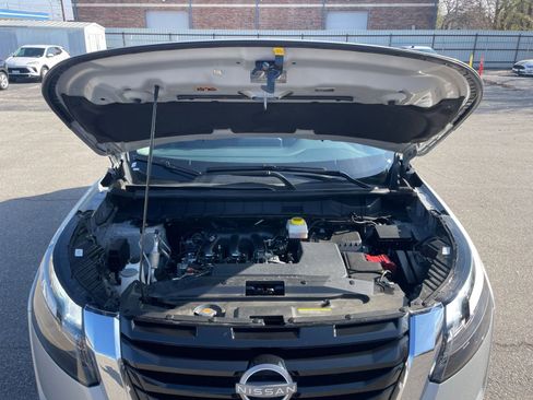 Used 2025 Nissan Pathfinder SV image 32