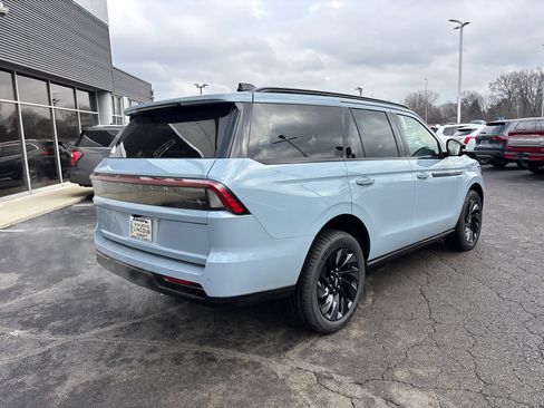 New 2026 Lincoln Navigator Reserve w/ Jet Appearance Package AWD/4WD image 7