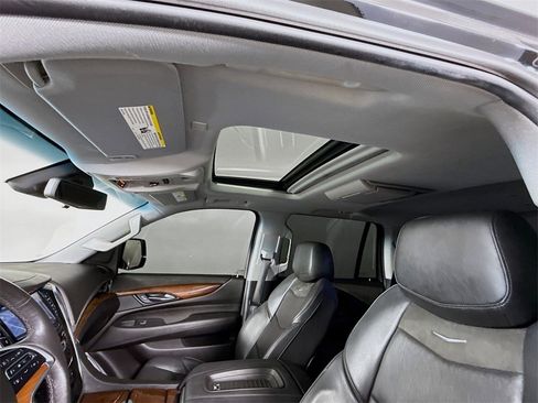 Used 2019 Cadillac Escalade Premium Luxury image 24