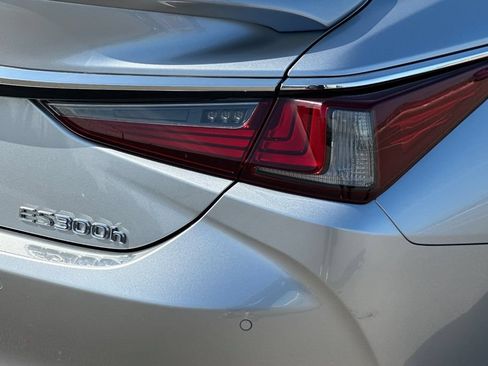 Certified 2022 Lexus ES 300h w/ Premium Package FWD image 26