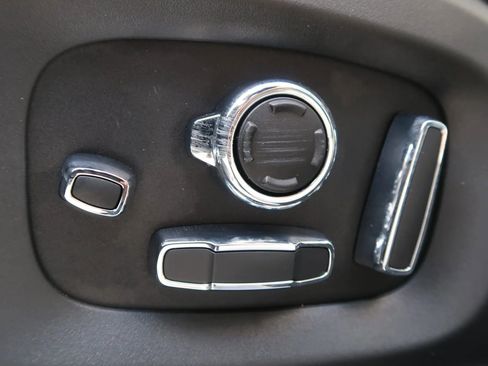 Used 2016 Jaguar XJ R-Sport image 28