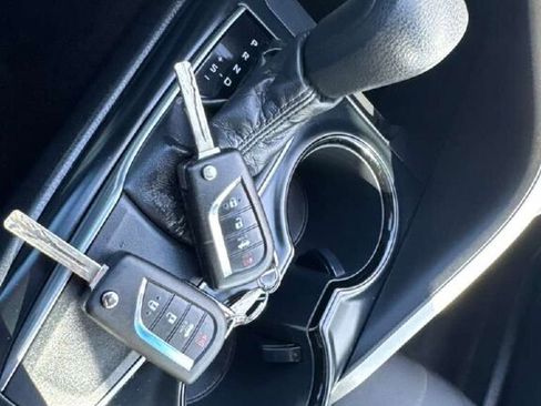 Used 2019 Toyota Camry LE image 20