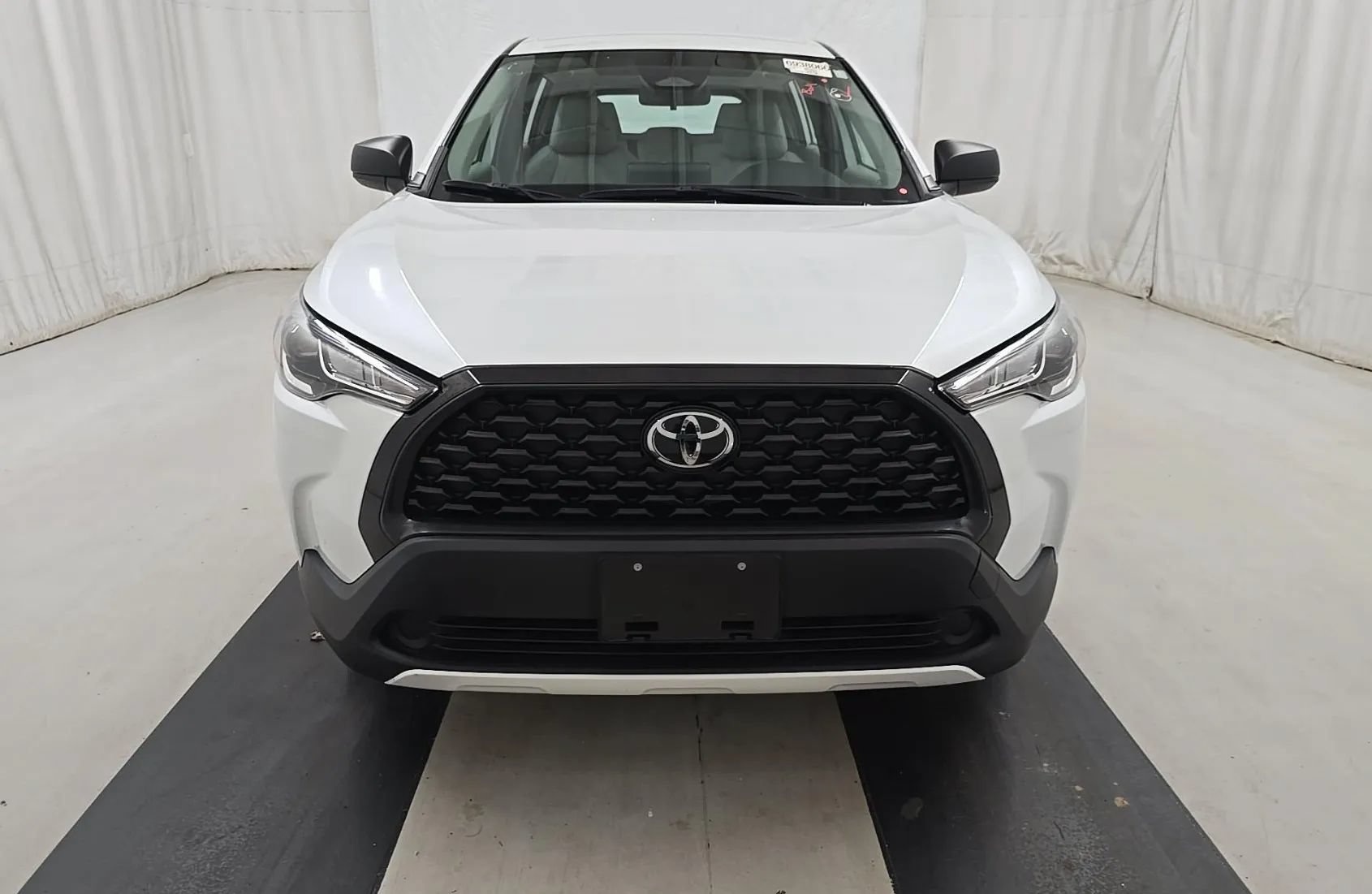 Used 2024 Toyota Corolla Cross L AWD/4WD image 2