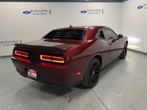 Used 2020 Dodge Challenger SXT w/ Plus Package image 4