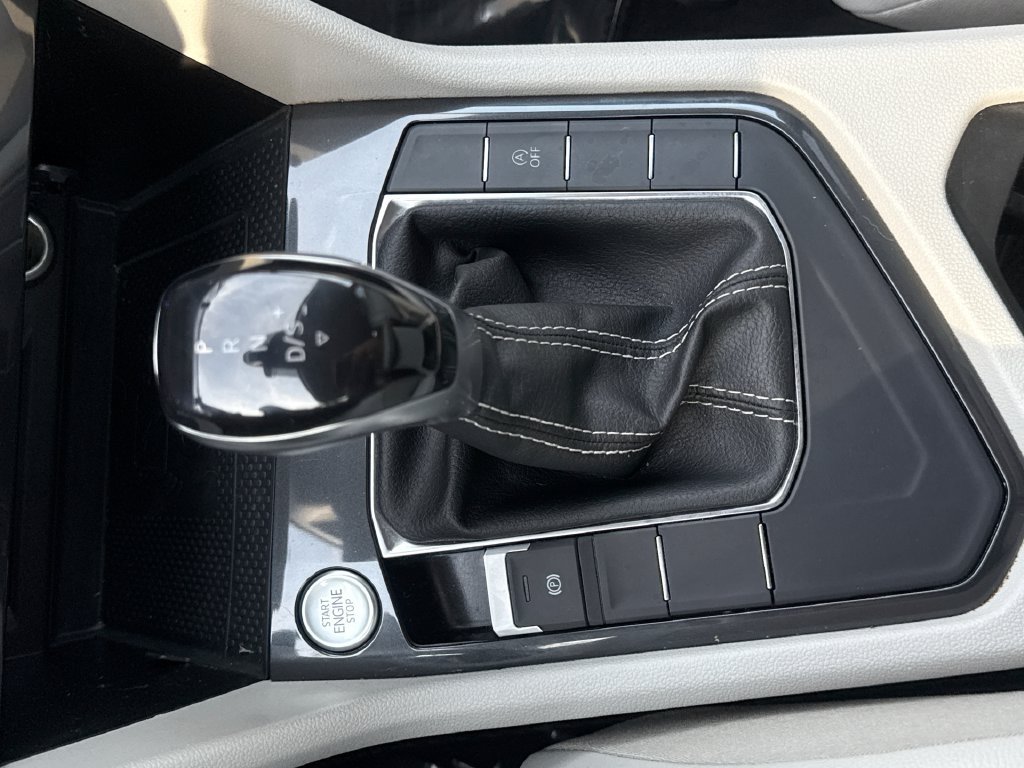 Used 2022 Volkswagen Tiguan SE FWD image 19