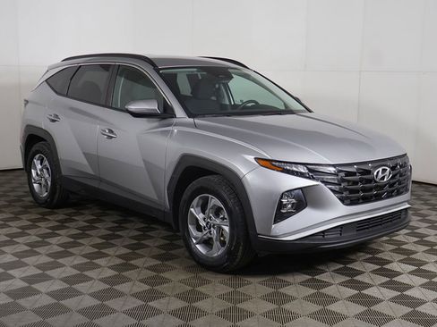 Used 2023 Hyundai Tucson SEL FWD image 2